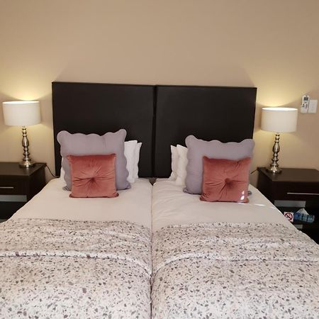 B&B On Church Oudtshoorn Bagian luar foto