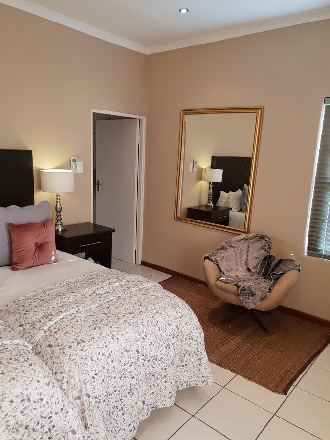 B&B On Church Oudtshoorn Bagian luar foto