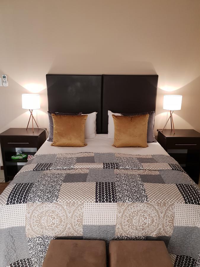 B&B On Church Oudtshoorn Bagian luar foto